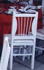 Cadeira em Madeira Meia Lua Branca na Zona Oeste